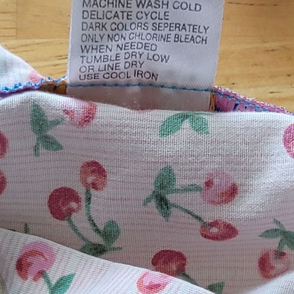 Vintage Moon Dance sleeveless cherries red white smocked house shirt size m - Picture 5 of 5